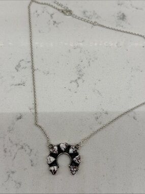 NWOT Sterling Silver  wild horse White and brownStone Horseshoe Pendant Necklace